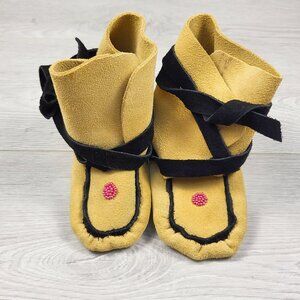 Handmade deerskin beaded wrap baby moccasins. Size like a size 5 (12-18 months)